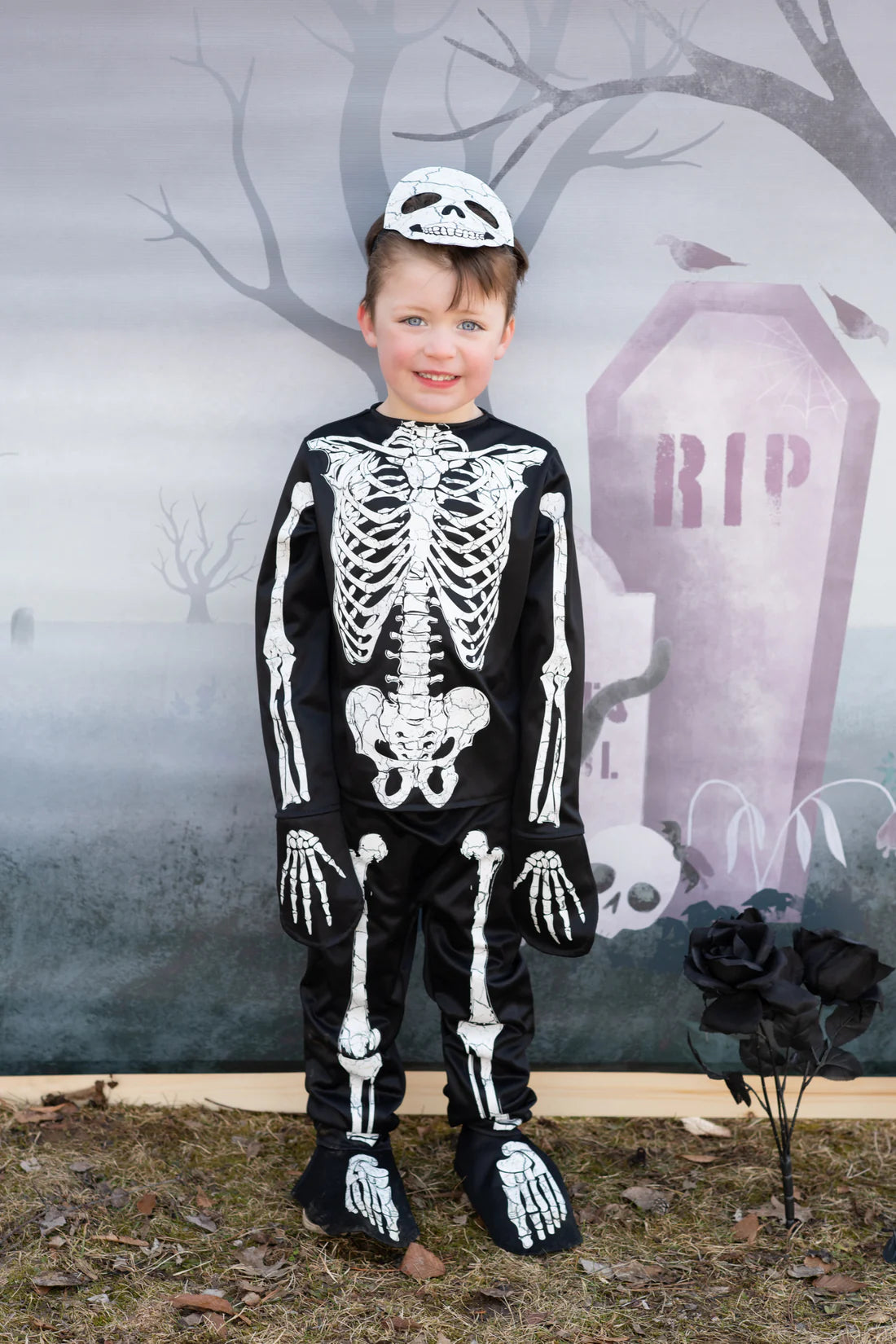 GLOW IN THE DARK SKELETON