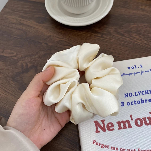 SILK SCRUNCHIE