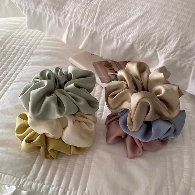SILK SCRUNCHIE