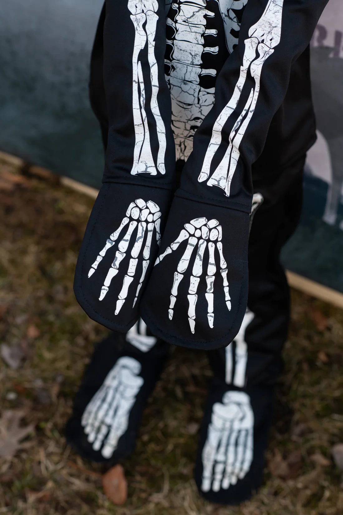 GLOW IN THE DARK SKELETON