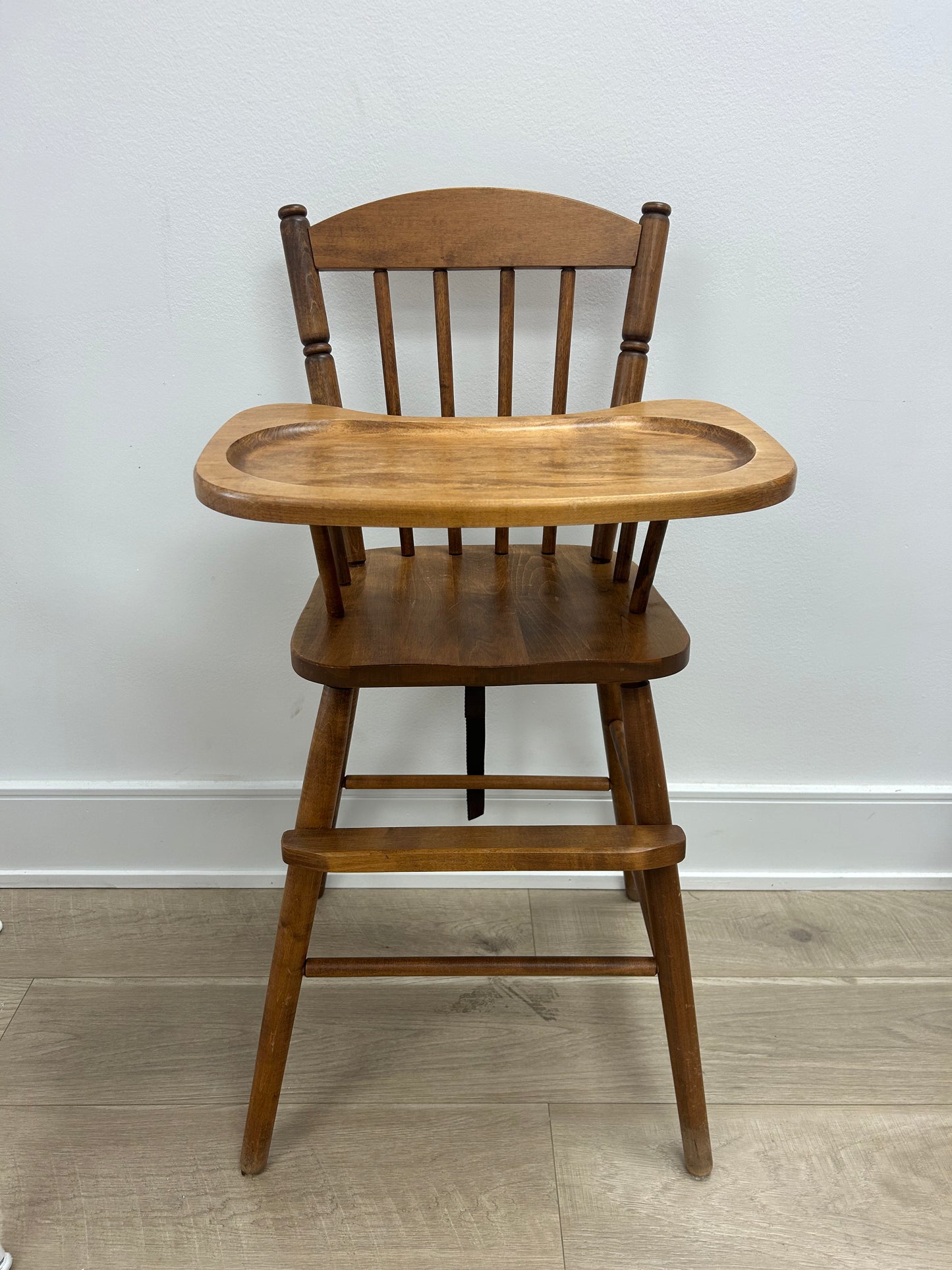 ANTIQUE HIGH CHAIR RENTAL