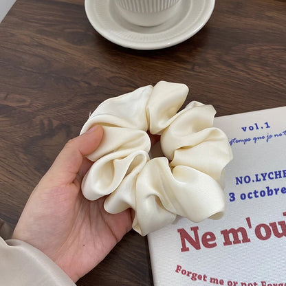 SILK SCRUNCHIE